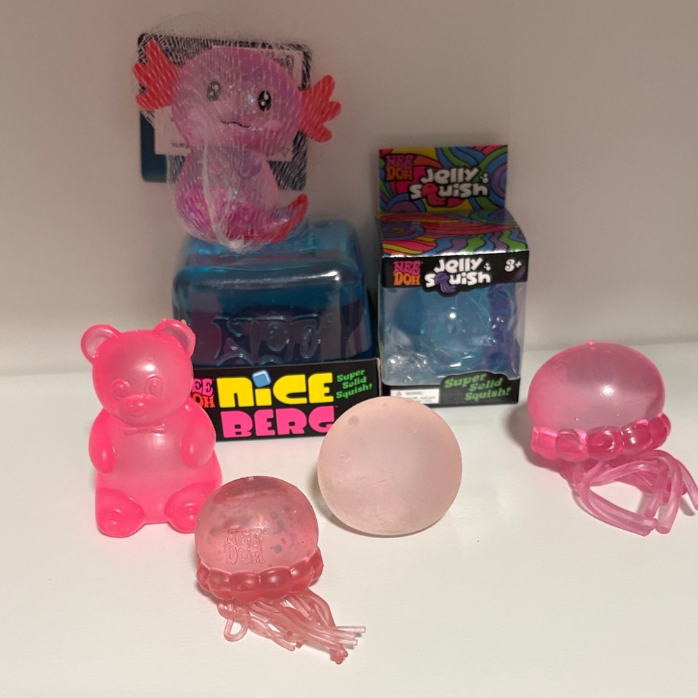 Needoh nice berg & Needoh off brand Jellyfiah. Lot of viral squishy. Samedayship